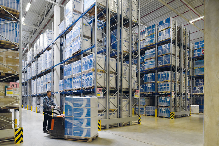 Blick in das neue Logistikzentrum. - Uponor