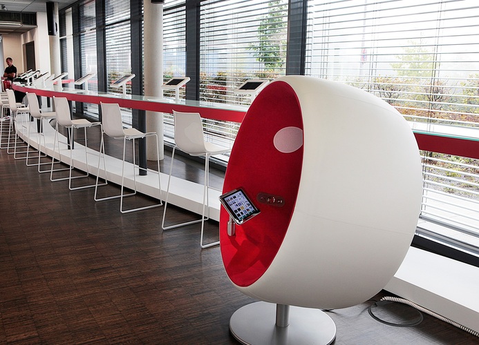Mehrere “Sonic Chairs“ vermitteln im Pavillon den Besuchern die Zukunft der Heiztechnik. - Bosch - © Bosch

