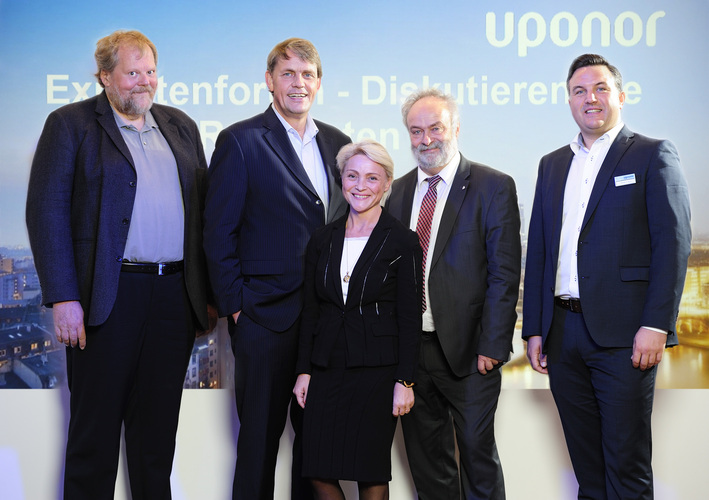 Lothar Erdinger, Ansgar Borgman, Sandra Sutti, Michael Günther, Michael A. Heun (v.l.) - Uponor - © Uponor
Lothar Erdinger, Ansgar Borgman, Sandra Sutti, Michael Günther, Michael A. Heun (v.l.) - Uponor - © Uponor