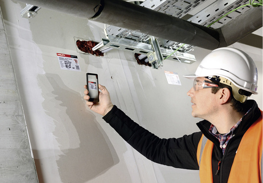 <p>Mit Smartphone- oder Tablet-Apps lassen sich die ordnungsgemäße Ausführung oder Mängel direkt vor Ort in Wort und Bild erfassen.</p> - © Hilti Deutschland