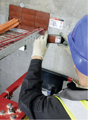 <p>Etiketten mit Barcode oder QR-Code ermöglichen die schnelle und eindeutige Identifizierung von Objekten.</p>

<p>&nbsp;</p> - © Hilti Deutschland