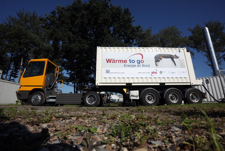 Mit Natriumacetat befüllter Wärme-to-go-Container. - aha