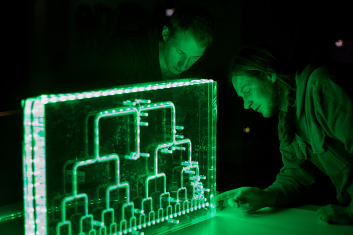 Vermessung einer neuartigen Verteilerstruktur zur Verdampfung des Kältemittels einer Wärmepumpe. - © Fraunhofer ISE
 Vermessung einer neuartigen Verteilerstruktur zur Verdampfung des Kältemittels einer Wärmepumpe. - Fraunhofer ISE