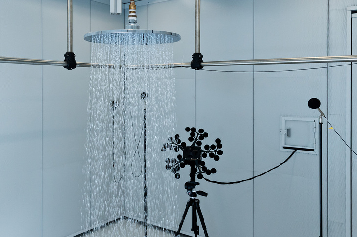 Melanie Chaloupka: “Das Geräuschverhalten gehört zu den inneren Werten einer Armatur oder Brause und ist Ausdruck der Produktqualität.“ - Hansgrohe SE / Braxart - © Hansgrohe SE / Braxart
Melanie Chaloupka: “Das Geräuschverhalten gehört zu den inneren Werten einer Armatur oder Brause und ist Ausdruck der Produktqualität.“ - Hansgrohe SE / Braxart - © Hansgrohe SE / Braxart