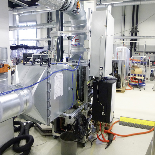 Aufbau des entwickelten Demonstrators für die kombinierte Nutzung von Außen- und Abluft. - Fraunhofer ISE