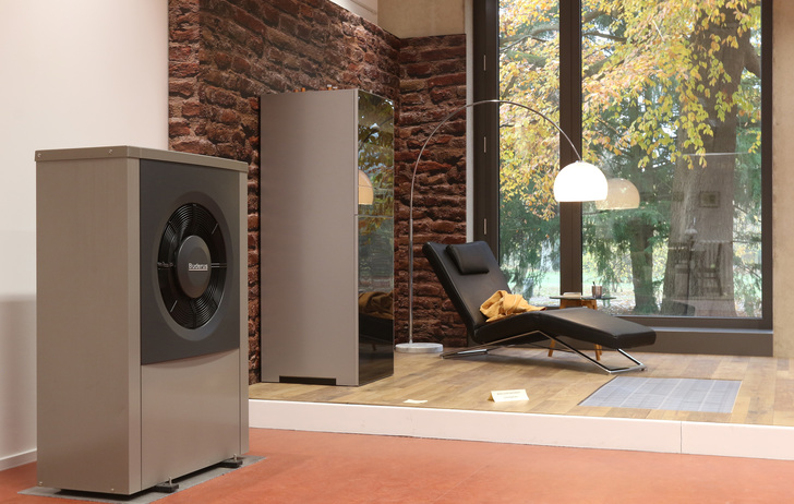 So sieht die Gegenwart aus: Heizungssystem mit Luft/Wasser-Wärmepumpe und einer Fußbodenheizung. - Buderus - © Buderus
