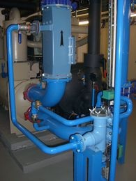 Rohrreinigungssystem für Verflüssiger in offenen Kühlwassersystemen im Hyatt Regency, Köln. - Trane - © Trane
