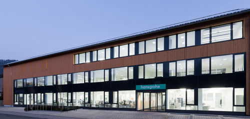 Ein ehemaliges Möbelhaus in Schiltach wurde zum Hansgrohe-Ausbildungszentrum “Talentschmiede“ umgebaut. - Hansgrohe SE / Braxart.de - © Hansgrohe SE / Braxart.de
Ein ehemaliges Möbelhaus in Schiltach wurde zum Hansgrohe-Ausbildungszentrum “Talentschmiede“ umgebaut. - Hansgrohe SE / Braxart.de - © Hansgrohe SE / Braxart.de