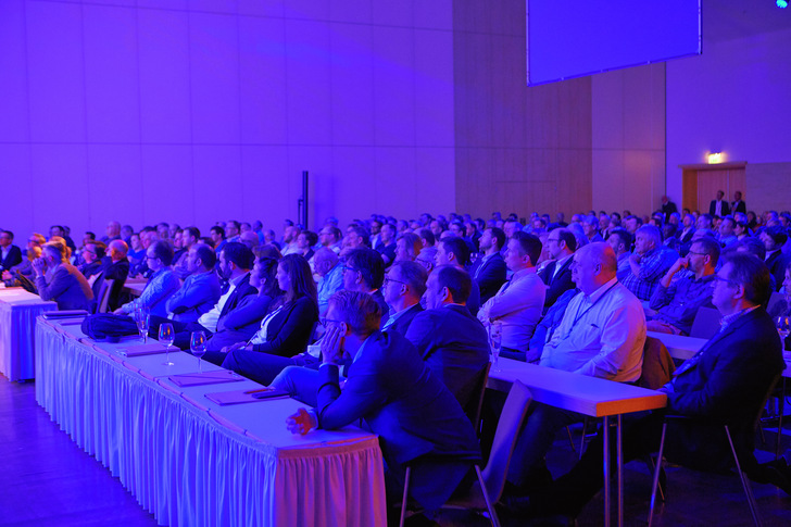 Klimaschonende Kälte-, Klima- und Heizungslösungen, effiziente Planung und Leuchtturmprojekte gehören zu den thematischen Schwerpunkten der 6. Daikin Leading Air Convention am 22. und 23. April 2020 in Berlin. - © Daikin
 Klimaschonende Kälte-, Klima- und Heizungslösungen, effiziente Planung und Leuchtturmprojekte gehören zu den thematischen Schwerpunkten der 6. Daikin Leading Air Convention am 22. und 23. April 2020 in Berlin.