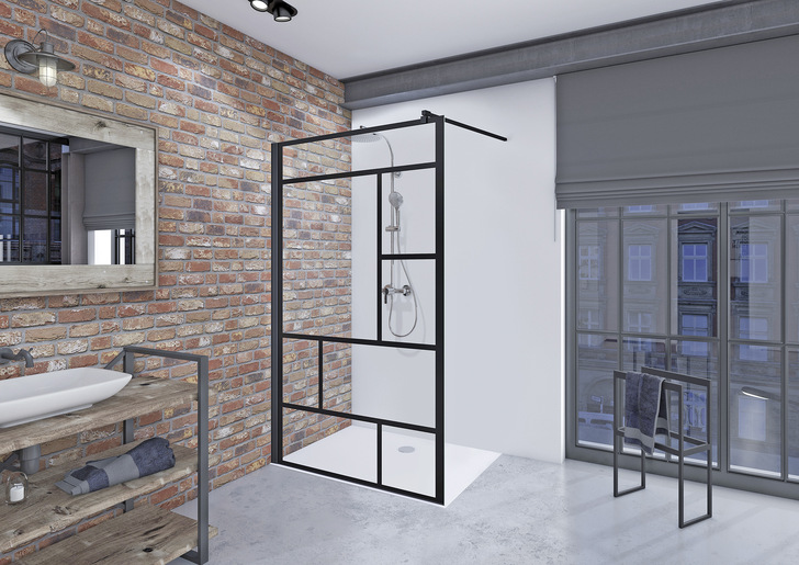 Duschwelten: Mit Schwarz matt akzentuierte Duschabtrennung.