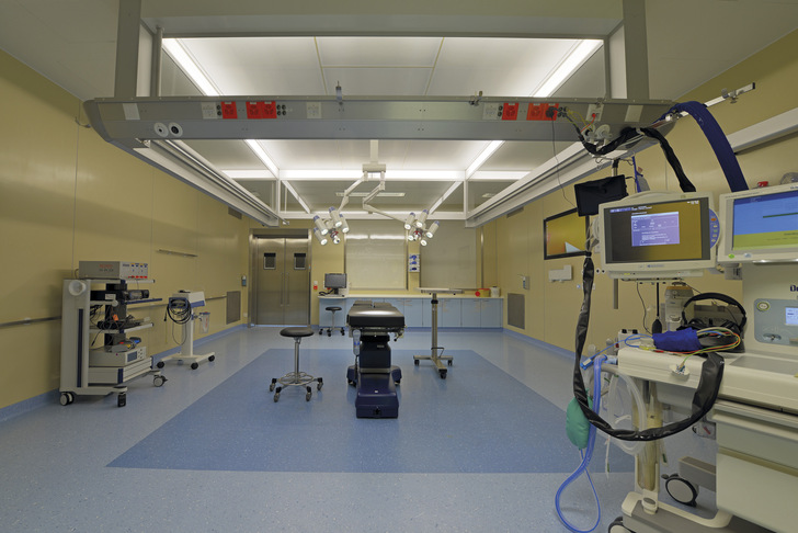 Admeco entwickelt seit 30 Jahren Systeme und Produkte für Operationssäle, Aufwachräume und Intensivpflegestationen.