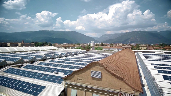Die BDR Thermea Gruppe nutzt Strom aus der PV-Anlage in Bassano del Grappa zur Wasserstoffproduktion
