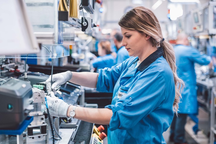 Montage von Komponenten der Medizintechnik bei ebm-papst.