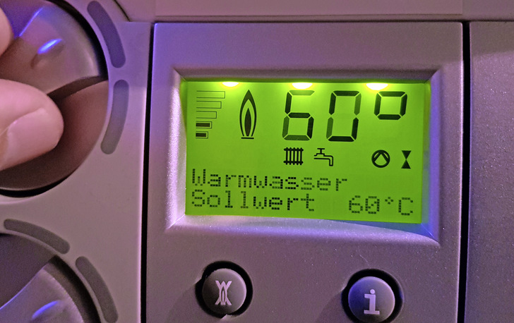Bild 1: Die mögliche Energieeinsparung durch reduzierte Verteilverluste ist ein Argument für dezentrale Trinkwassererwärmer. Insbesondere, wenn normativ (noch) korrekt in Systemtemperaturen von 60/55 °C gefahren wird.