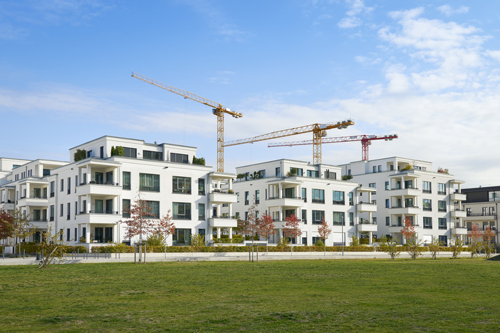 Nur beim Wohnungsbau rechnet der ZDB für 2020 mit einem nominalen Umsatzplus von 3 %, real würde das wegen des Preisauftriebs Stagnation bedeuten. - © acilo / iStock / Getty Images Plus
