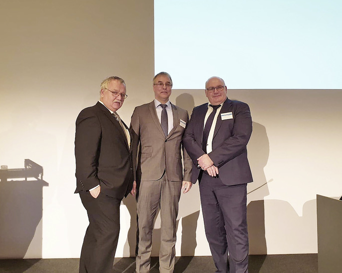 Bild 1: Diskutierten bei den VdS-BrandSchutzTagen über vernetzten Brandschutz (v.l.): Thomas Hegger (FVLR), Jörg Reintsema (Institut für technische ­Gebäudeausrüstung, TH Köln) und Dirk Borrmann (TÜV Rheinland Industrie Service GmbH).