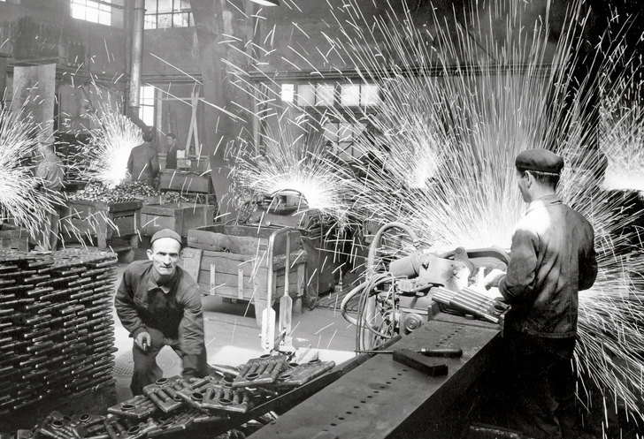 1895 legte Jakob Zehnder zusammen mit seinen sieben Söhnen im Schweizer Gränichen mit seiner allgemeinen Reparaturwerkstatt die Basis für eine Erfolgsgeschichte. - © Bild: Zehnder
 1895 legte Jakob Zehnder zusammen mit seinen sieben Söhnen im Schweizer Gränichen mit seiner allgemeinen Reparaturwerkstatt die Basis für eine Erfolgsgeschichte.