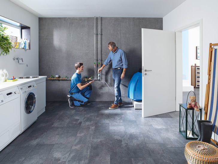 Neben der Wahl und der Installation der passenden Lösung sind auch Instandhaltungen an Trinkwasser-Installationen Aufgabe des SHK-Fachhandwerkers. Denn die regelmäßige Überprüfung leistet einen wichtigen Beitrag zur Erhaltung der Trinkwassergüte.