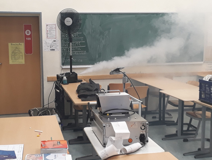 Zum Untersuchungsszenarium im Klassenraum gehörte die Freisetzung von Aerosolen.