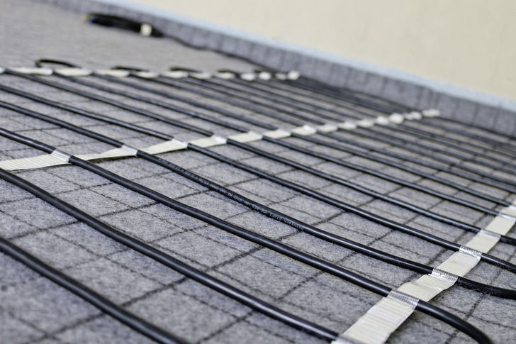 herotec: Rohr- oder Heizleiter-Mäander mit Klett-Fixierung.