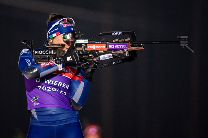 Das Kessel-Logo ziert in der Wintersaison 2020/21 das Gewehr von Biathletin Dorothea Wierer.