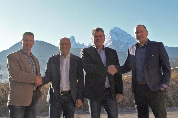 Generationenwechsel bei PYD-Thermosysteme besiegelt. Christian Pfnür, Manfred Rieger, Stefan Ilsanker und Andreas Landa (v. l.).