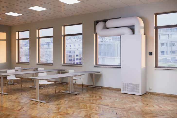 Airflow: Duplex Vent 900 mobil in einem Unterrichtsraum.