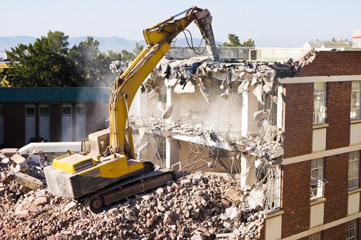 Der Ersatz eines vorhandenen Gebäudes durch einen Neubau trägt nicht unbedingt zum Klimaschutz bei. - © RapidEye / E+ / Getty Images
