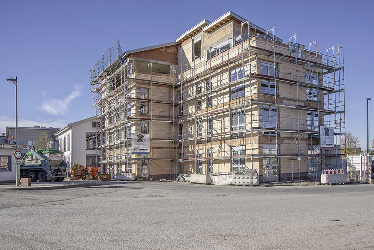 Erweiterungsbau an das vorhandene Büro-gebäude bei Wilhelm Knepper, Lippstadt: Wichtige Entscheidungen wurden am Round Table vorbereitet.