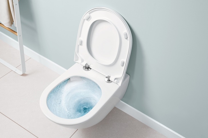 Villeroy & Boch: TwistFlush-WC mit einem kontrollierten Wasserwirbel, der nahezu die gesamte Innenfläche des WCs bespült und Verschmutzungen mitreißt.
