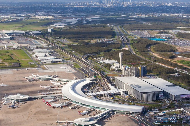 Flughafen von Brisbane: Die VAE-Gruppe hat in den letzten Jahren eine Reihe von Projekten, zum Beispiel in Flughäfen, mit den Gewerken Heizung, Lüftung, Klima, Brandschutz, Elektrik und Sicherheit durchgeführt.