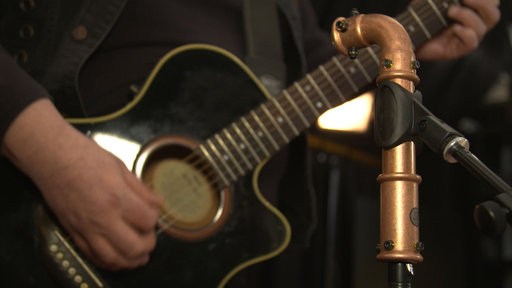 Live-Tests des außergewöhnlichen Mikrofons Periscope aus Sanha-Kupferfittings im goldsoundmusic-Studio in Hagen. - © Sanha

