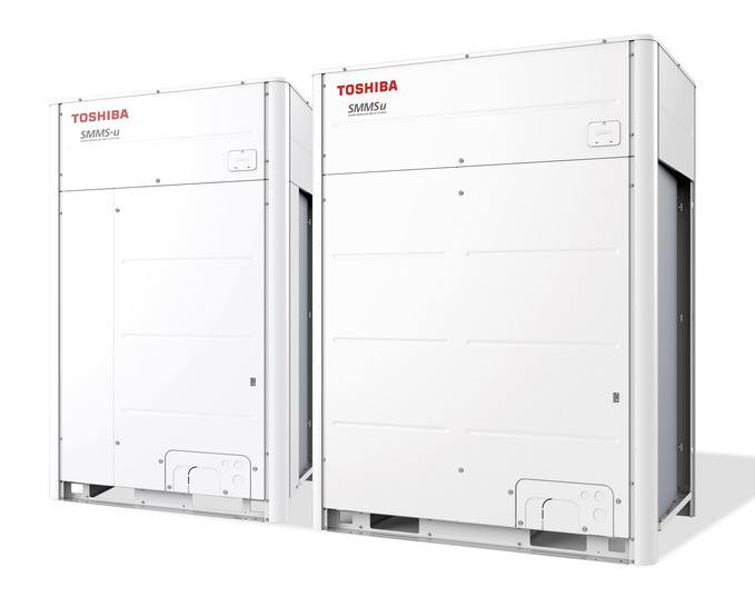 Bild 1 Außengeräte des VRF-Systems SMMSu (links: 22 bis 40 kW; rechts 45 bis 67 kW). Das neu gestaltete Gehäuse wurde bezüglich Abmessungen, Effizienz, Leistung und Geräuschpegel optimiert. Die Wärmeübertrager reichen über die gesamte Gerätehöhe. Zur einfachen Wartung gibt es zu allen Komponenten einen leichten Zugang.