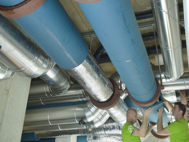 Bild 1 Nach mehrjähriger Betriebszeit musste die zentrale Kühlwasserleitung in einem großen Schweizer Krankenhaus saniert werden.