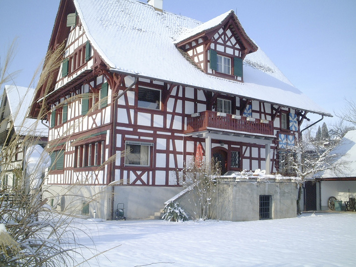 Bild 1 Selbst in historischen Gebäuden werden Wärmepumpen bereits seit geraumer Zeit eingesetzt. Dieses Zweifamilienhaus wurde 1676 erbaut. Im Jahr 2009 erfolgte im Zuge der zweiten Sanierung die Installation einer Wärmepumpe.