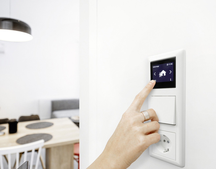 Helios: Bedienelement für easyControls 3.0 für Schalterprogramme (55 × 55 mm).