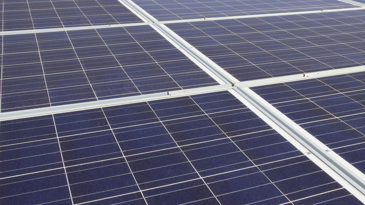 Zewotherm bietet künftig auch Photovoltaik-Lösungen an. - © Zewotherm
