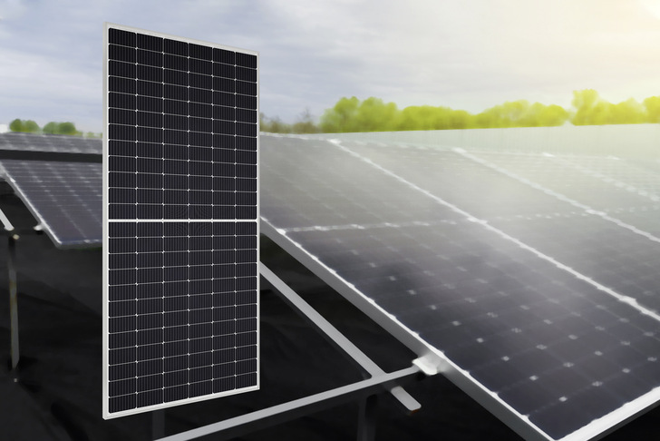 Sharp: PV-Modul NUJD445.