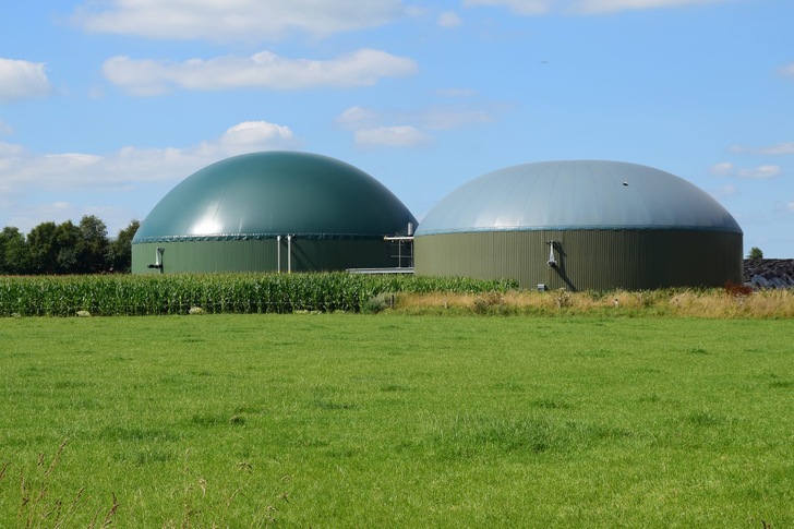 Eine Vervielfachung der Biomethan-Einspeisung ins Erdgasnetz soll aus Sicht der Gaswirtschaft bei der Wärmewende im Gebäudesektor helfen, bis Wasserstoff zur Verfügung steht.