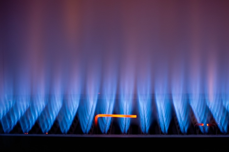 Die Nutzung von Erdgas emittiert deutlich mehr Treibhausgase, als bei der Verbrennung in Form von CO₂-Emissionen entstehen.