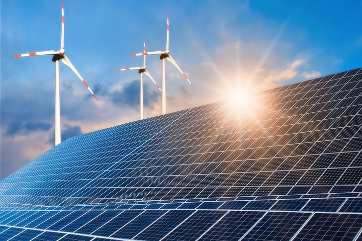 Im Juni 2021 gab es einen Höchstwert bei der Stromerzeugung aus Solarenergie. Zeitgleich steuerten Windenergieanlagen an Land den niedrigsten Monatswert seit August 2015 bei. - © Eisenhans – stock.adobe.com
