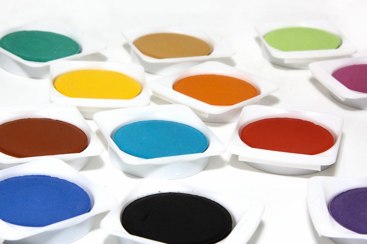 Neben Grün, Blau, Grau, Türkis, Violetter und Gelb kommen immer noch neue Wasserstoff-Farben in die Diskussion. - © Pictures4you – stock.adobe.com
