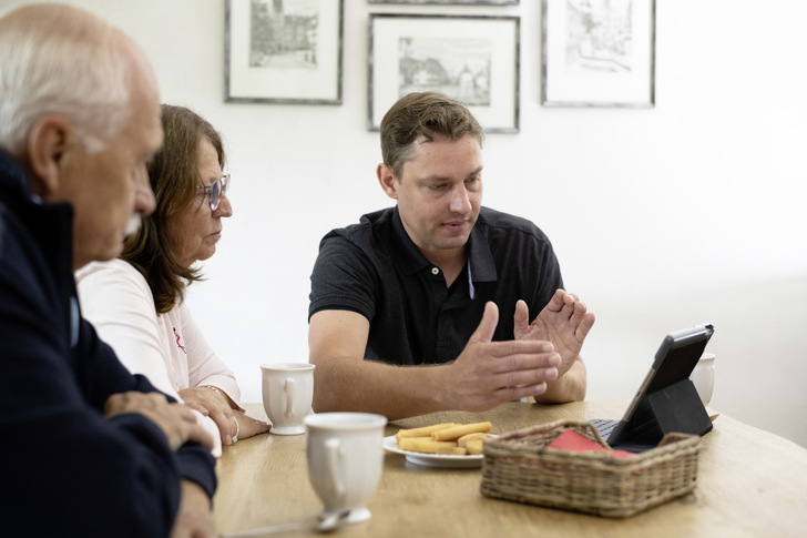 Bild 1 Hier können Fachplaner und Fachhandwerker in der Beratung punkten: Im Rahmen der BEG erhalten Bauherren deutlich mehr Fördergeld als sie für eine höhere Gebäudeeffizienz ausgeben müssen.