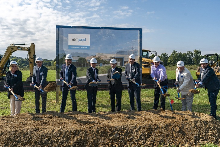 Feierlicher Spatenstich mit Vertretern aus Politik und Wirtschaft für den ebm-papst-Neubau im US-Bundesstaat Tennessee.
