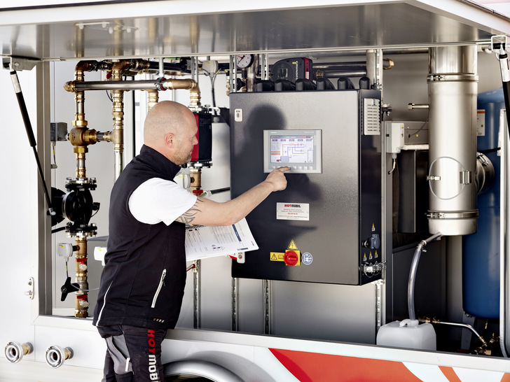 Hotmobil-Heizzentralen mit dem Fernsteuerungstool Hotcontrol.