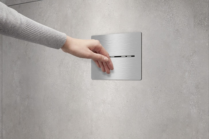 Tecesolid lässt sich in einem Abstand von ca. 2 cm berührungslos auslösen.