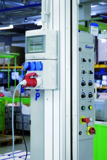 Spelsberg: Die neuen Steckdosenverteiler STV-Kompakt sind leer, vorverdrahtet oder anschlussfertig erhältlich.