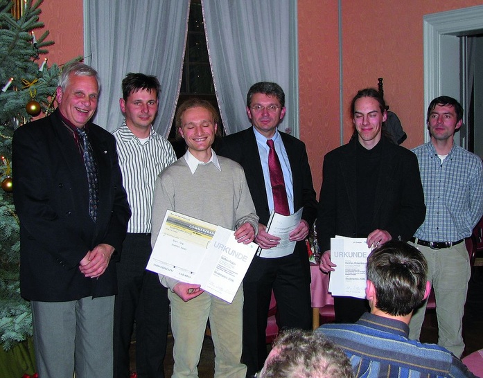 Übergabe des Studienpreises 2006 (v. l.): Prof. Dr.-Ing. Achim Trogisch, Dipl.-Ing. Falko Ziller, Dipl.-Ing. Steffen Robbi; Prof. Dr.-Ing. Uwe Franzke, Dipl.-Ing. Rosenbaum; Dipl.-Ing. Ronny Mai.