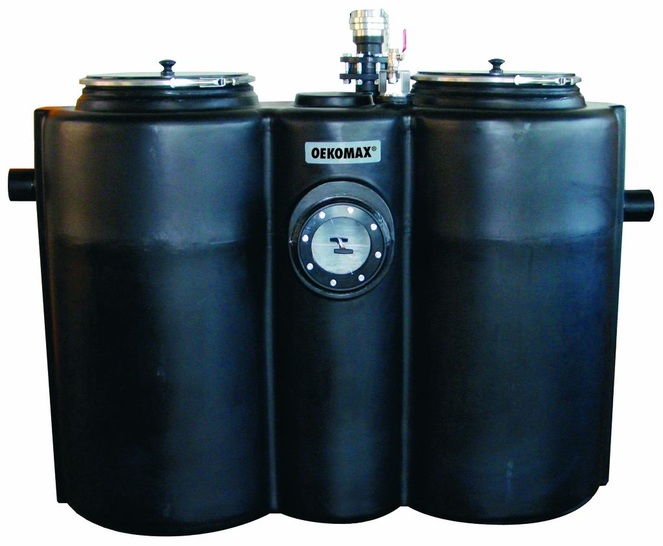 Mit verbessertem Reinigungsverhalten: Der neue Oekomax OL-Fettabscheider, hier in Nenngröße 4 und Ausbau­stufe M mit Direktabsaugung DN 80, Fülleinheit und Schauglas.