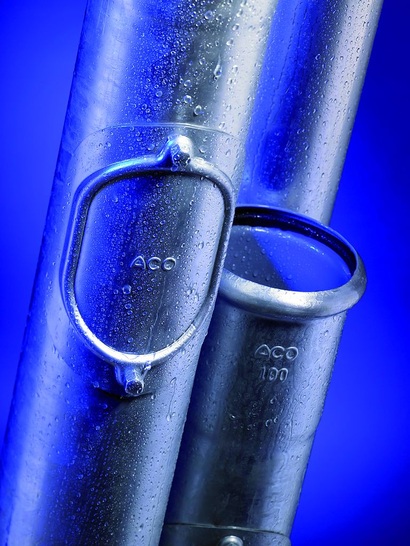 Das neue ACO Regenstandrohr hat einen angepassten Durchmesser und eine besonders große Reinigungsöffnung mit eng anliegender Abdeckung. - © ACO Passavant
 Das neue ACO Regenstandrohr hat einen angepassten Durchmesser und eine besonders große Reinigungsöffnung mit eng anliegender Abdeckung.